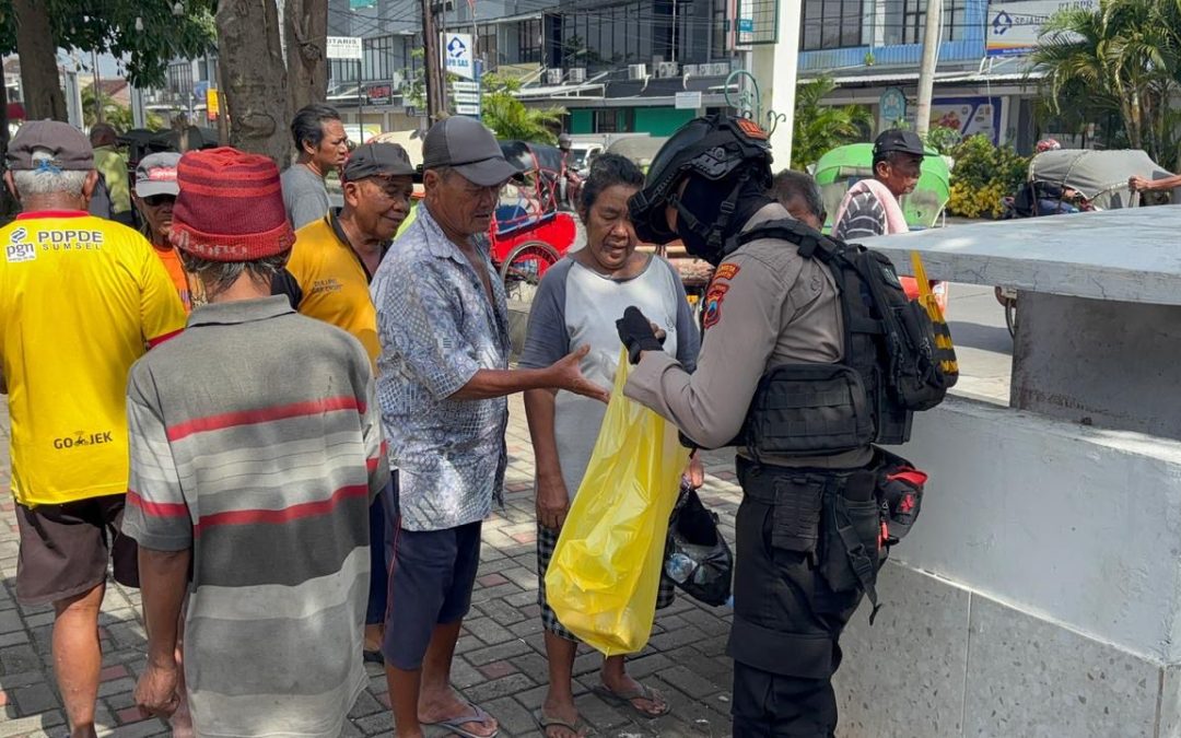 Tim Sparta Sat Samapta Polresta Surakarta Tebar Kepedulian Lewat Jumat Berkah
