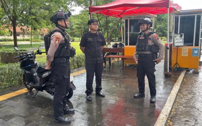 Di Tengah Guyuran Hujan, Tim Sparta Sat Samapta Polresta Surakarta Tetap Patroli Dialogis