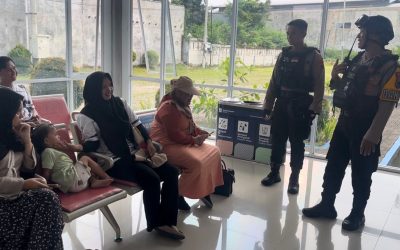 Patroli Dialogis Siang Hari, Tim Sparta Sat Samapta Polresta Surakarta Hadir Menyapa Warga