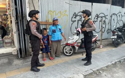 Dengan Senyuman, Tim Sparta Sat Samapta Polresta Surakarta Patroli Dialogis Sambangi Juru Parkir