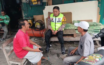 Bhabinkamtibmas Kampung Baru Ajak Warga Antisipasi Banjir di Musim Hujan