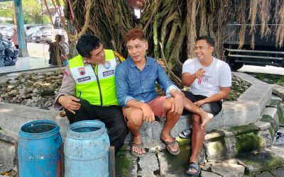 Bhabinkamtibmas Kelurahan Baluwarti Sambang Warga di Pagelaran Disasana Sumewo, Sampaikan Pesan Kamtibmas