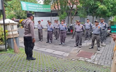 Bhabinkamtibmas Purwosari Pimpin Apel Linmas, Tekankan Disiplin dan Respons Cepat Pelayanan Warga