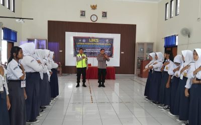 Polsek Jebres Berikan Pembinaan Kedisiplinan kepada Pelajar SMP Negeri 21 Surakarta
