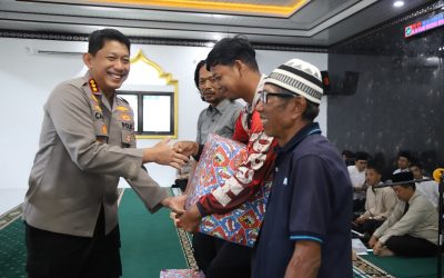 Momentum Isra Mikraj, Kapolresta Surakarta Serahkan Tali Asih kepada Tenaga Kebersihan