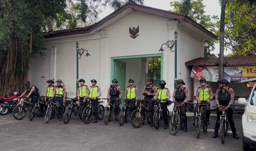 Tim Sparta Sat Samapta Polresta Surakarta Gelar Patroli Bersepeda Humanis di Wilayah Kota