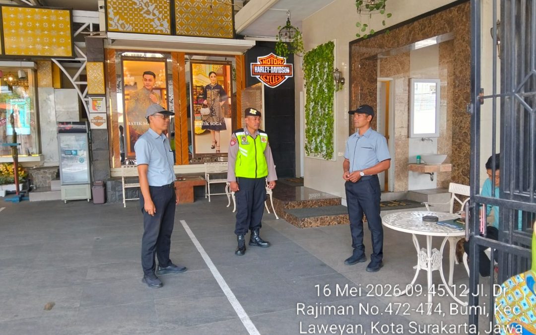 Patroli Dialogis Sat Samapta Polresta Surakarta Sambangi Toko Batik