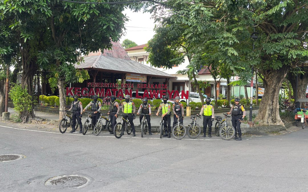 Tim Sparta Sat Samapta Polresta Surakarta Gelar Patroli Bersepeda, Jalin Dialog dengan Warga