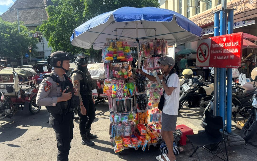 Tim Sparta Polresta Surakarta Intensifkan Patroli di Lokasi Rawan Kejahatan dan Bagikan Stiker Call Center