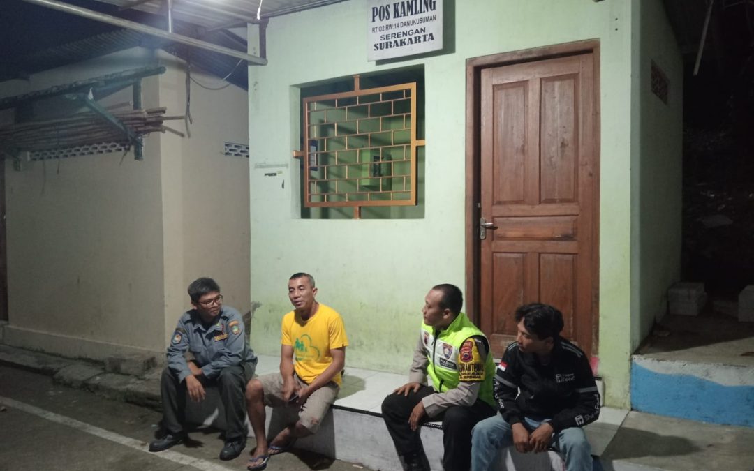 Bhabinkamtibmas Danukusuman Bersama Linmas Patroli Kamtibmas dan Sambang Poskamling