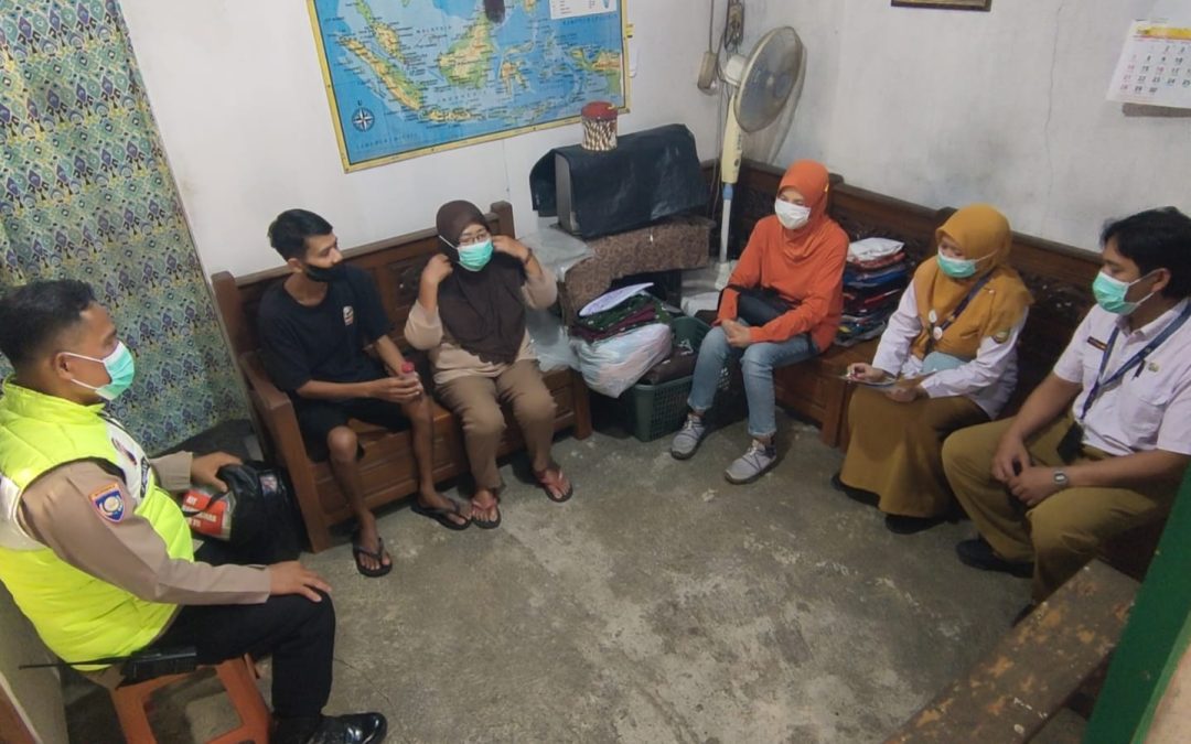 Bhabinkamtibmas Polresta Surakarta  Jadi Garda Terdepan Pelacakan TB Paru di Wilayah Binaan