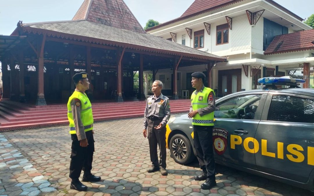Sat Samapta Polresta Surakarta Gelar Patroli Dialogis, Sampaikan Imbauan Kamtibmas kepada Linmas Kelurahan