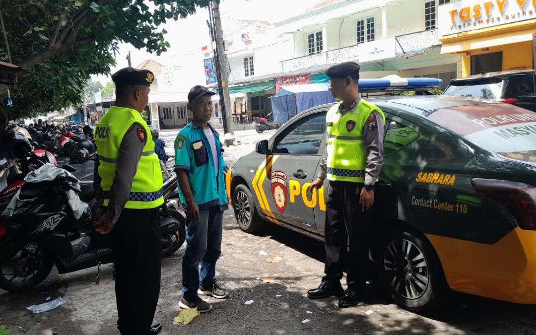 Sat Samapta Polresta Surakarta Gelar Patroli Dialogis, Berikan Imbauan Kamtibmas kepada Juru Parkir