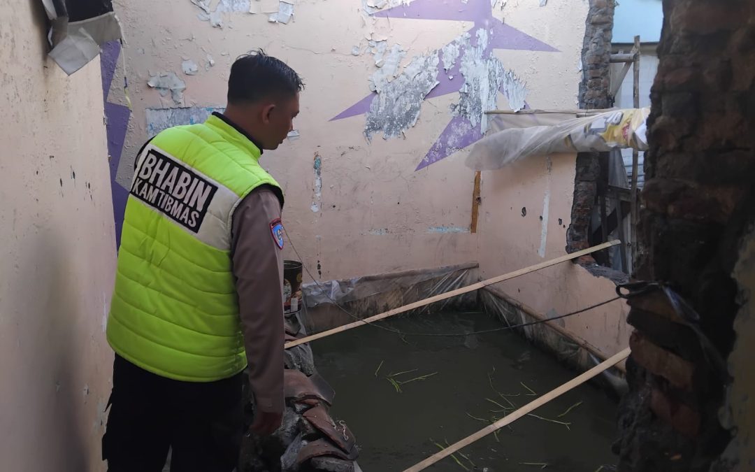 Dukung Ketahanan Pangan, Bhabinkamtibmas Joyotakan Sambangi Peternakan Lele Warga