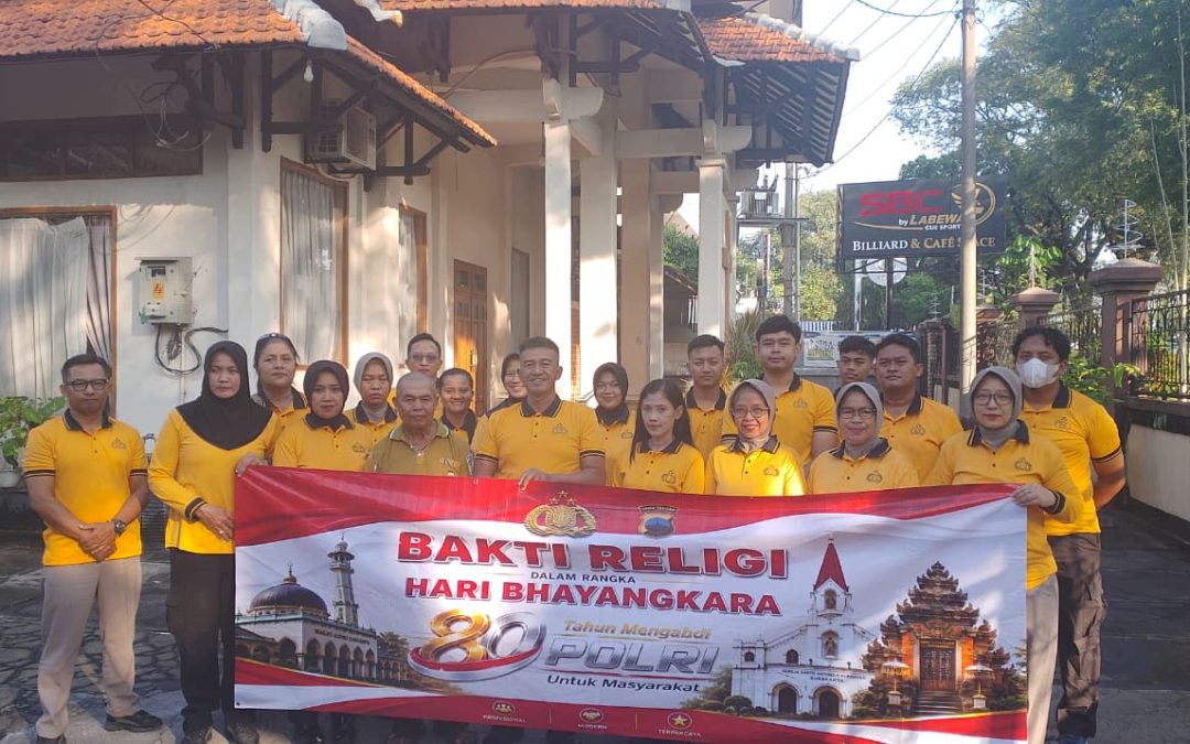 Sambut HUT Bhayangkara ke-80, Polresta Surakarta Gelar Bakti Religi Bersihkan Rumah Ibadah