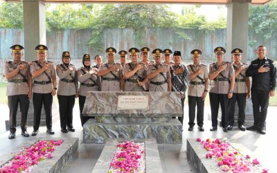 Peringati Hari Bhayangkara ke-80, Polresta Surakarta Ziarah dan Tabur Bunga di TMP Kusuma Bhakti