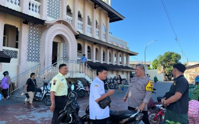 Sambangi Pasar Tanggulsari, Bhabinkamtibmas Semanggi Ajak Juru Parkir Waspada Curanmor dan Tolak Judi serta Pinjol