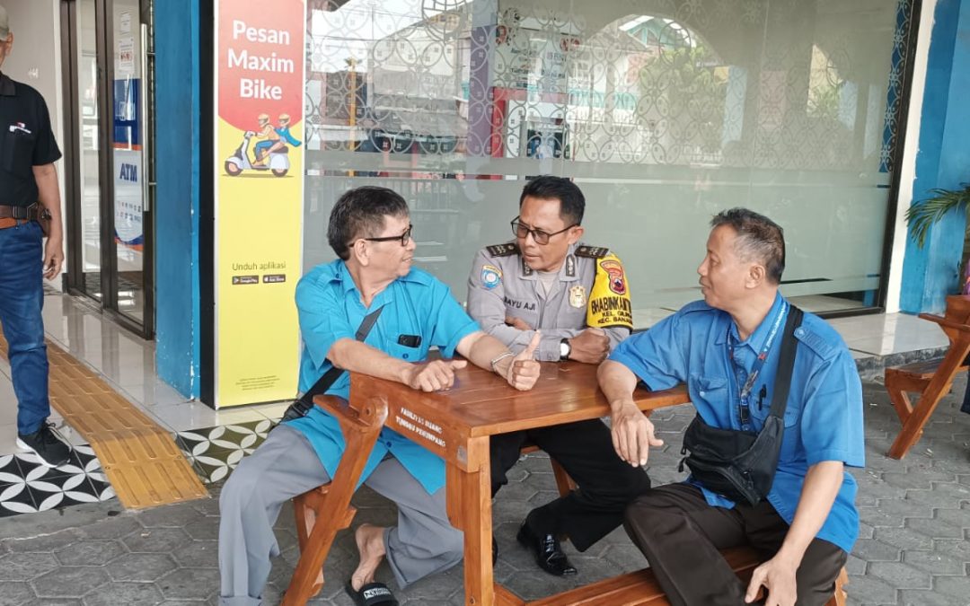 Bhabinkamtibmas Gilingan Sambangi Agen Bus Terminal Tirtonadi, Ingatkan Cegah Praktik Calo Tiket