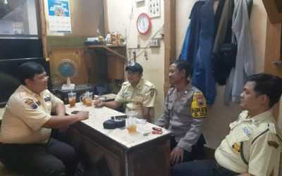 Sambang Matahari Singosaren, Bhabinkamtibmas Kemlayan Ajak Petugas Keamanan Tingkatkan Kewaspadaan Kamtibmas