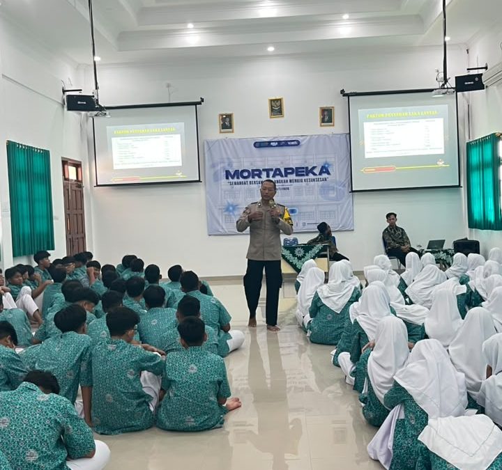 Polri Masuk Sekolah, Bhabinkamtibmas Banyuanyar Edukasi Pelajar tentang Kamtibmas dan Anti Narkoba