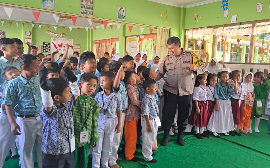 Bhabinkamtibmas Laweyan Berikan Edukasi Bahaya Bullying dan Game Online Berunsur Judi kepada Siswa SDN Totosari