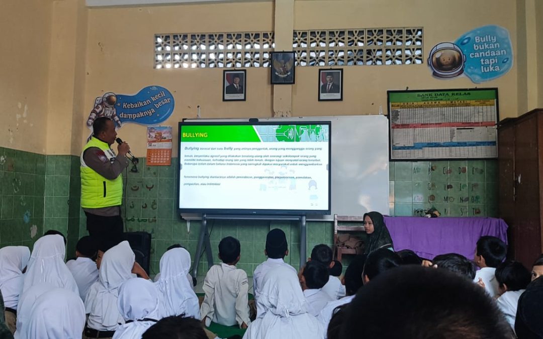Bhabinkamtibmas Serengan Sosialisasikan Bahaya Bullying kepada Siswa SD Muhammadiyah 13 Surakarta