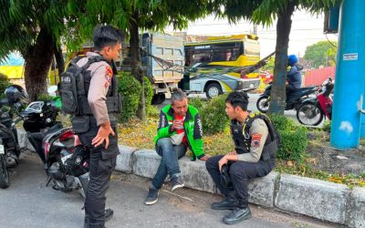 Patroli Dialogis Tim Sparta Polresta Surakarta Pererat Kemitraan dengan Driver Ojol dan Tukang Becak