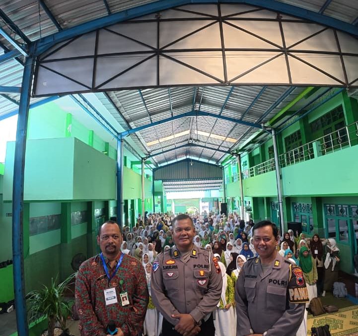 Police Go To School, Satlantas Polresta Surakarta Tanamkan Kesadaran Tertib Berlalu Lintas kepada Peserta MATAMUDA MAN 1 Surakarta