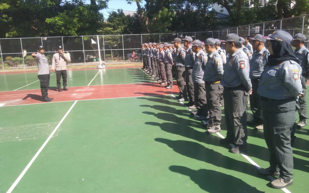 Bhabinkamtibmas Pajang Bersama Panit Binmas Latih PBB Satlinmas se-Kecamatan Laweyan