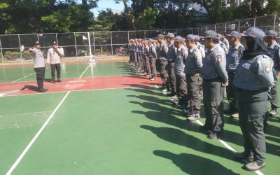 Bhabinkamtibmas Pajang Bersama Panit Binmas Latih PBB Satlinmas se-Kecamatan Laweyan
