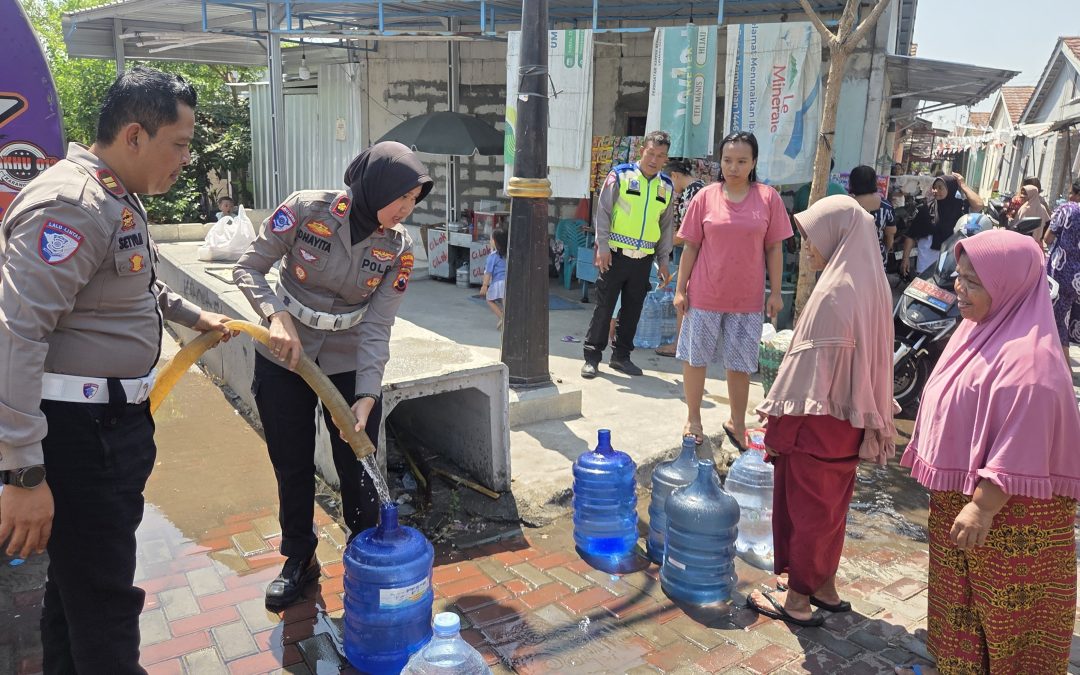 HUT Polantas ke-71, Sat Lantas Polresta Surakarta Salurkan 16 Ribu Liter Air Bersih