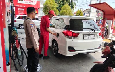 Bhabinkamtibmas Pajang Sambangi SPBU, Sampaikan Pesan Kamtibmas kepada Operator