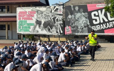 Bhabinkamtibmas Timuran Edukasi Pelajar SMP SKO soal Etika Berlalu Lintas