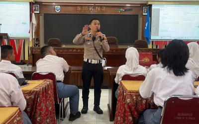 Polresta Surakarta Berikan Edukasi Pemanfaatan AI kepada Pelajar SMKN 2
