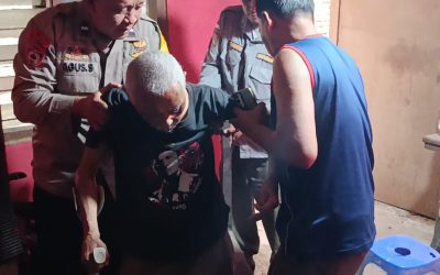 Bhabinkamtibmas Serengan Bantu Warga Stroke Jalani Pemeriksaan ke Rumah Sakit