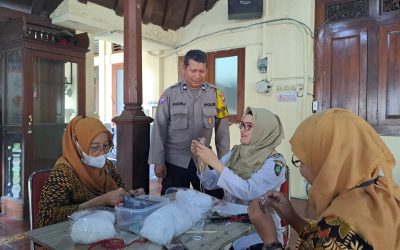 Bhabinkamtibmas Laweyan Dampingi Pelatihan Kain Perca, Dorong Warga Miliki Keterampilan dan Penghasilan