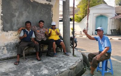 Bhabinkamtibmas Baluwarti Sambangi Warga, Ajak Jaga Kamtibmas dan Waspada Hoaks
