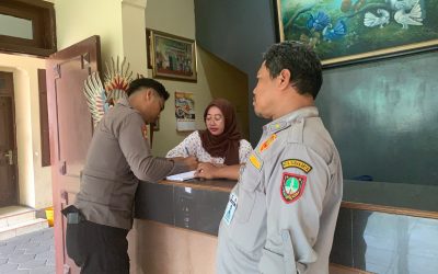 Bhabinkamtibmas Setabelan Sambangi Hotel, Perkuat Komunikasi dan Sinergi Jaga Kamtibmas