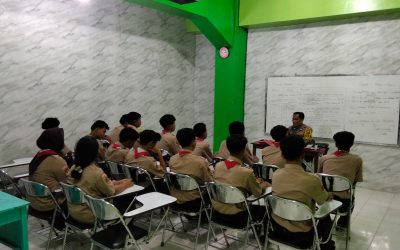 Cegah Bullying di Sekolah, Bhabinkamtibmas Pajang Edukasi Siswa SMK Batik 1 Solo