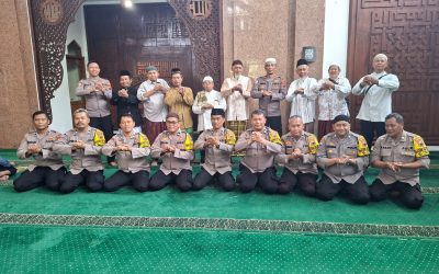 Jumat Keliling di Masjid Nurul Iman, Kapolsek Laweyan Ajak Jamaah Bersama Jaga Kamtibmas
