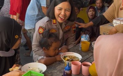 Jumat Berkah di Semanggi Solo, Polisi Bagikan Sayur, Makan Gratis hingga Layanan Kesehatan
